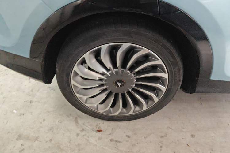 Used VOYAH FREE 2021 Two-Wheel Drive Standard Pure Electric City Edition Right Rear Wheel Hub