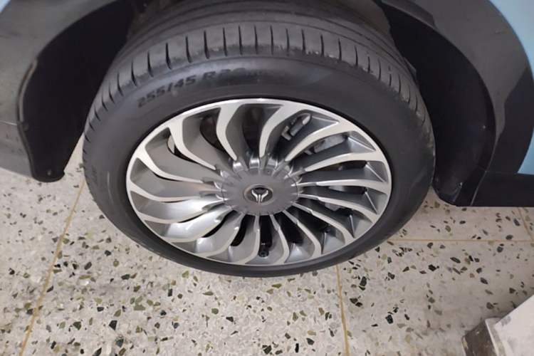 Used VOYAH FREE 2021 Four-Wheel Drive Extended-Range First Edition Commemorative Edition Exclusive Luxury Package Right Rear Wheel Hub