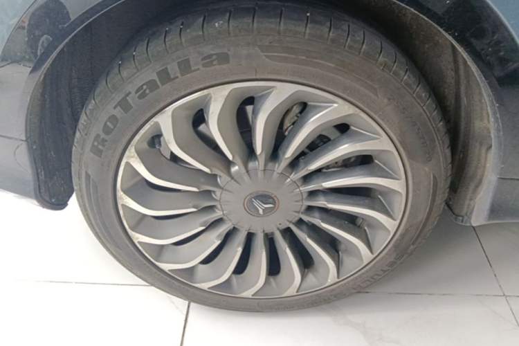 Used VOYAH FREE 2021 Four-Wheel Drive Standard Range-Extended Exclusive Luxury Package Right Rear Wheel Hub