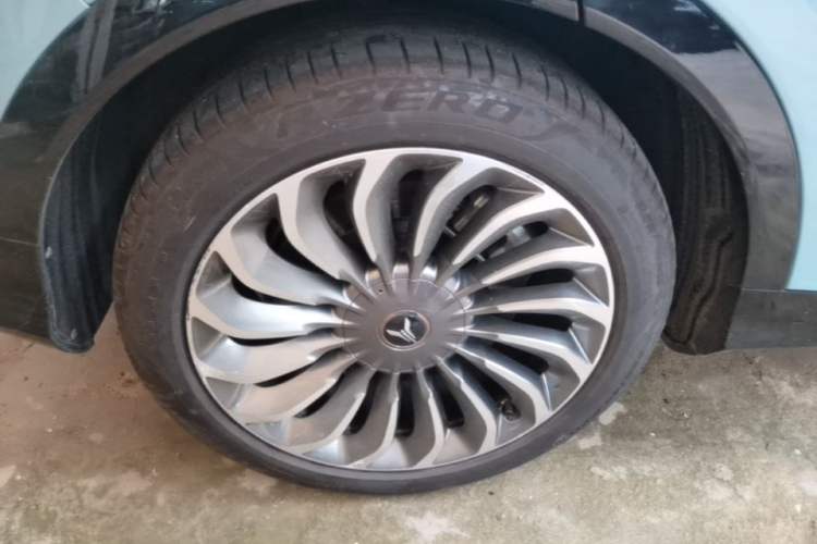 Used VOYAH FREE 2021 Two-Wheel Drive Standard Pure Electric Version Right Rear Wheel Hub