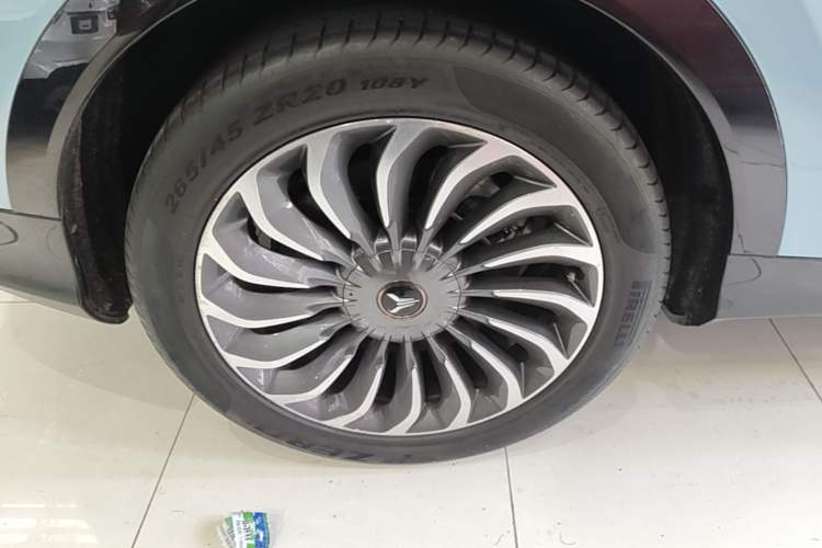 Used VOYAH FREE 2021 Four-Wheel Drive Standard Range-Extended Version Right Rear Wheel Hub