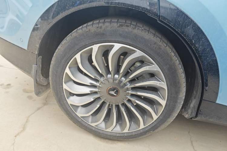 Used VOYAH FREE 2021 Four-Wheel Drive Extended-Range First-Edition Commemorative Model Right Rear Wheel Hub