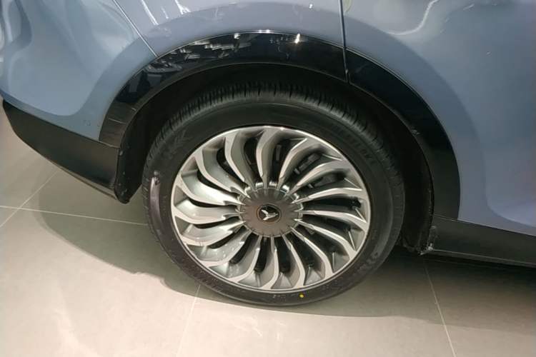 Used VOYAH FREE 2021 Four-Wheel Drive Standard All-Electric Exclusive Luxury Package Right Rear Wheel Hub