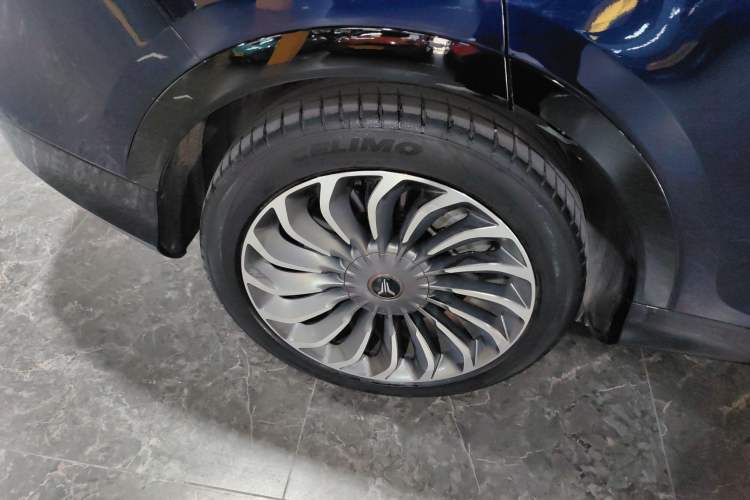 Used VOYAH FREE 2021 Four-Wheel Drive Standard Range-Extended Exclusive Luxury Package Right Rear Wheel Hub