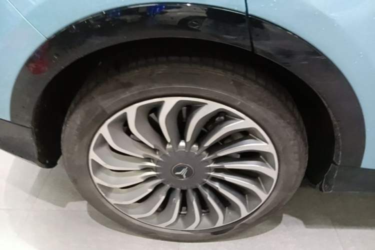 Used VOYAH FREE 2021 Two-Wheel Drive Standard Pure Electric City Edition Right Rear Wheel Hub