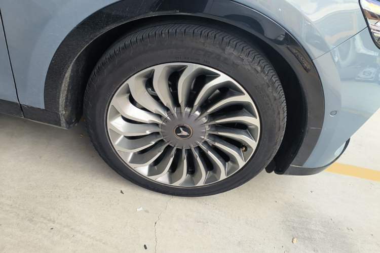 Used VOYAH FREE 2021 Four-Wheel Drive Standard Range-Extended Exclusive Luxury Package Right Rear Wheel Hub