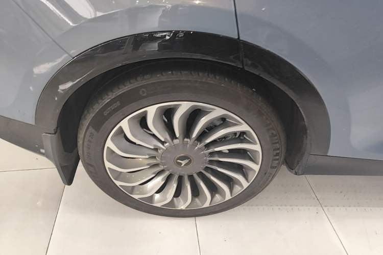 Used VOYAH FREE 2021 Two-Wheel Drive Standard Pure Electric City Edition Right Rear Wheel Hub