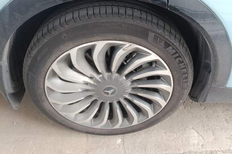 Used VOYAH FREE 2021 Four-Wheel Drive Standard Range-Extended Exclusive Luxury Package Right Rear Wheel Hub