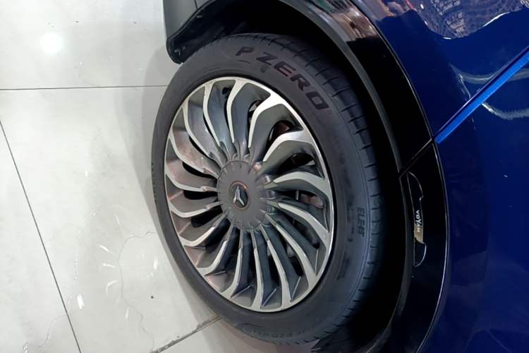 Used VOYAH FREE 2021 Four-Wheel Drive Standard Range-Extended Exclusive Luxury Package Right Rear Wheel Hub