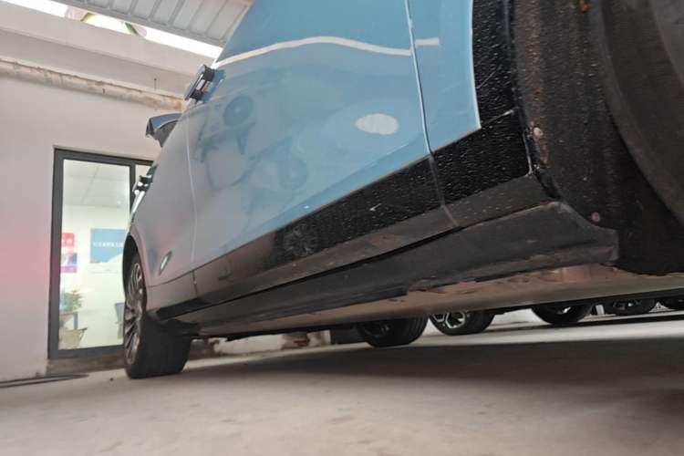 Used VOYAH FREE 2021 Two-Wheel Drive Standard Pure Electric City Edition Right Side Sill