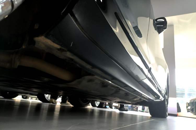 Used VOYAH FREE 2021 Four-Wheel Drive Standard Range-Extended Exclusive Luxury Package Right Side Sill