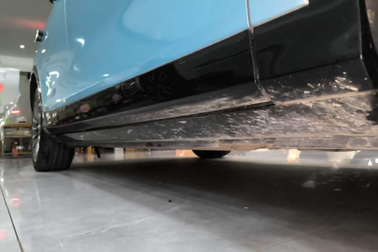Used VOYAH FREE 2021 Four-Wheel Drive Standard Range-Extended Exclusive Luxury Package Right Side Sill