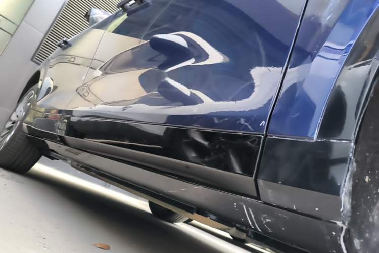 Used VOYAH FREE 2021 Four-Wheel Drive Standard Range-Extended Exclusive Luxury Package Right Side Sill