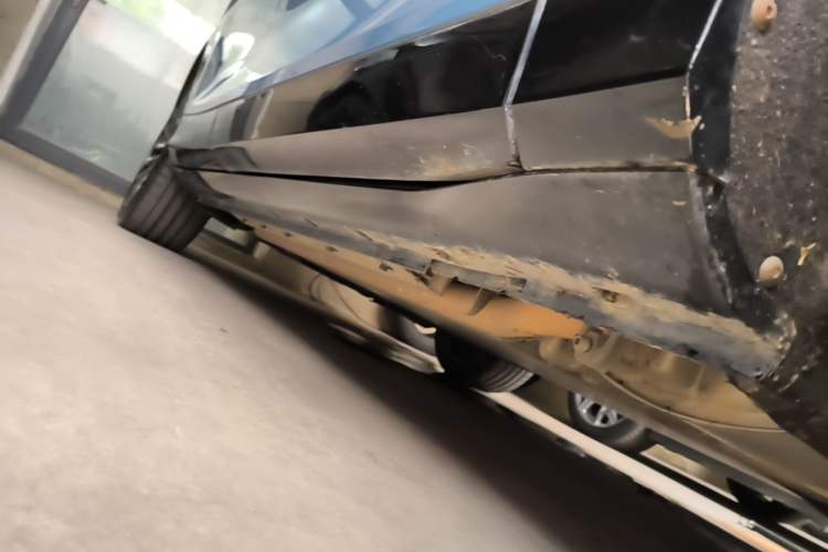 Used VOYAH FREE 2021 Four-Wheel Drive Standard Range-Extended Exclusive Luxury Package Right Side Sill