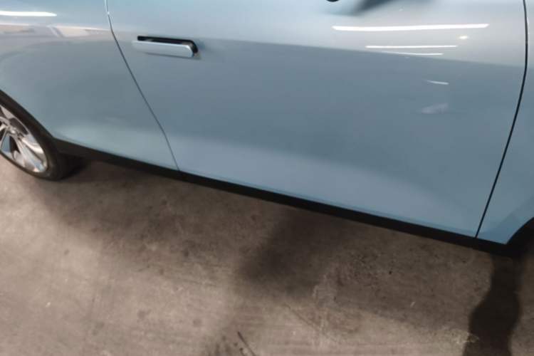 Used VOYAH FREE 2021 Four-Wheel Drive Extended-Range First Edition Commemorative Edition Exclusive Luxury Package Right Side Sill