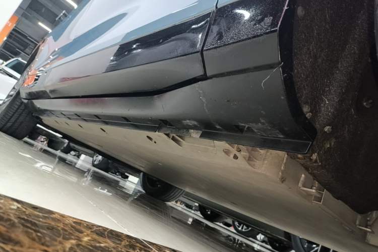Used VOYAH FREE 2021 Two-Wheel Drive Standard Pure Electric City Edition Right Side Sill