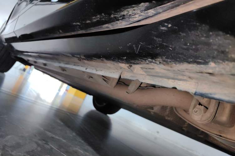 Used VOYAH FREE 2021 Four-Wheel Drive Standard Range-Extended Exclusive Luxury Package Right Side Sill