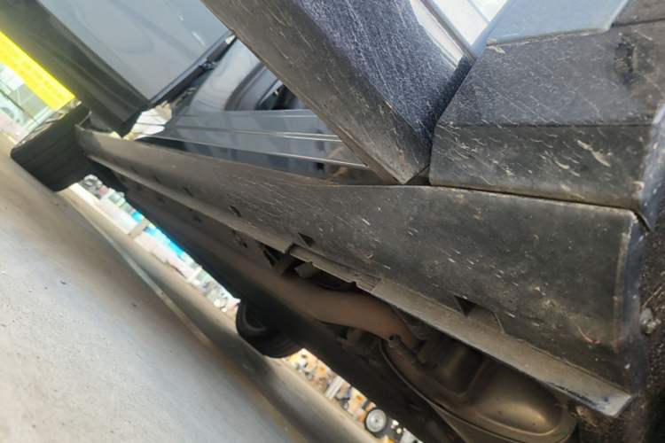Used VOYAH FREE 2021 Four-Wheel Drive Standard Range-Extended Exclusive Luxury Package Right Side Sill