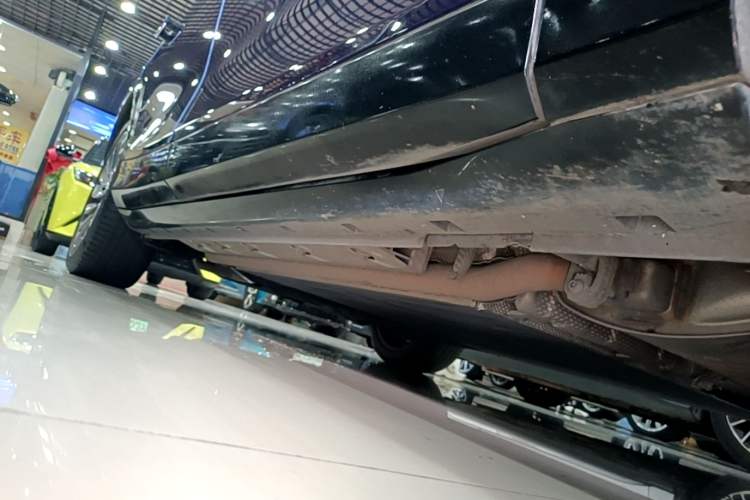 Used VOYAH FREE 2021 Four-Wheel Drive Standard Range-Extended Exclusive Luxury Package Right Side Sill