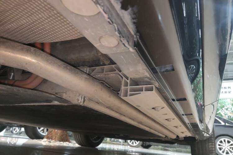 Used VOYAH FREE 2021 Four-Wheel Drive Standard Range-Extended Exclusive Luxury Package Right Side Sill