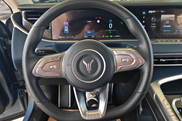 Used VOYAH FREE 2021 Four-Wheel Drive Standard Range-Extended Exclusive Luxury Package Steering Wheel
