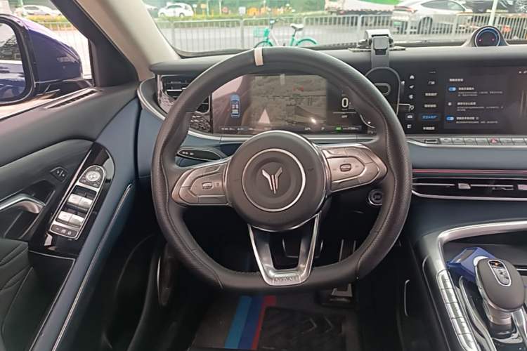 Used VOYAH FREE 2021 Four-Wheel Drive Standard Range-Extended Exclusive Luxury Package Steering Wheel