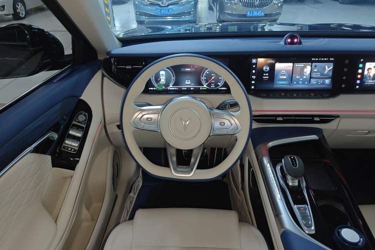 Used VOYAH FREE 2021 Four-Wheel Drive Standard Range-Extended Exclusive Luxury Package Steering Wheel