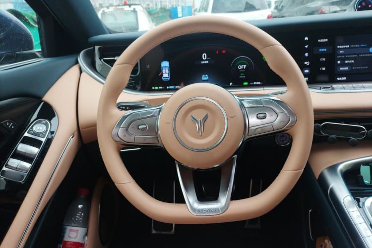 Used VOYAH FREE 2021 Four-Wheel Drive Standard Range-Extended Version Steering Wheel