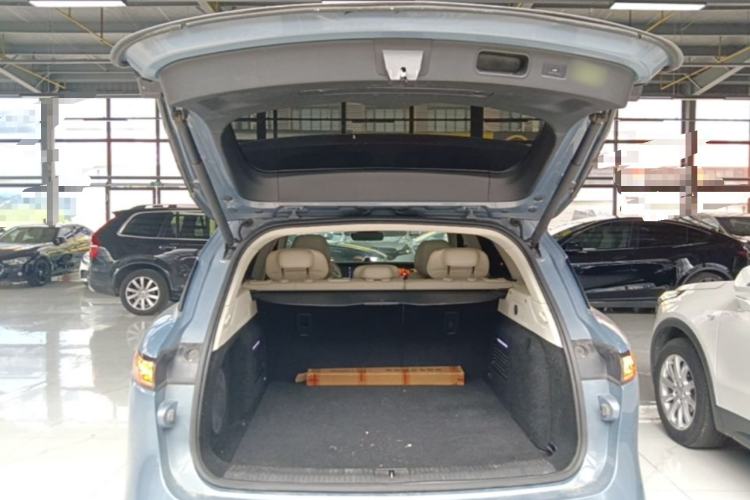 Used VOYAH FREE 2021 Four-Wheel Drive Standard Range-Extended Exclusive Luxury Package Trunk