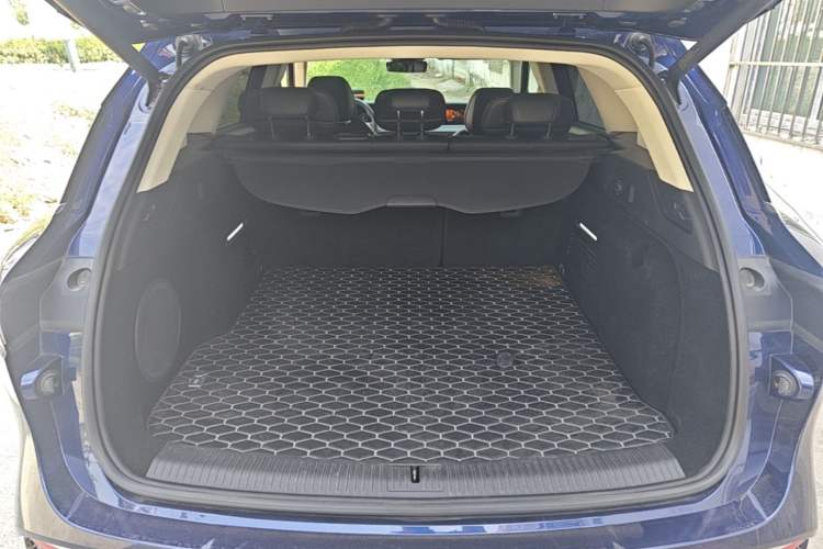 Used VOYAH FREE 2021 Four-Wheel Drive Standard Range-Extended Exclusive Luxury Package Trunk