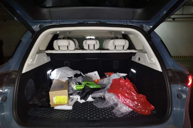 Used VOYAH FREE 2021 Four-Wheel Drive Standard Range-Extended Exclusive Luxury Package Trunk