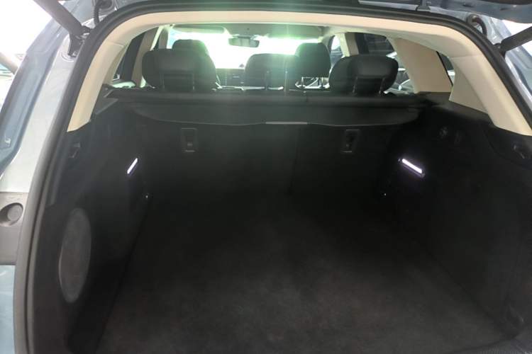 Used VOYAH FREE 2021 Four-Wheel Drive Standard Range-Extended Exclusive Luxury Package Trunk