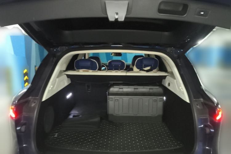 Used VOYAH FREE 2021 Four-Wheel Drive Standard Range-Extended Exclusive Luxury Package Trunk
