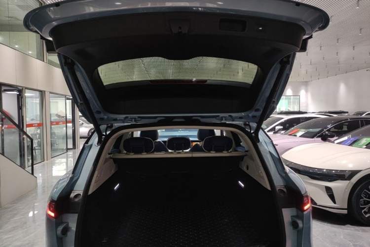 Used VOYAH FREE 2021 Four-Wheel Drive Standard Range-Extended Exclusive Luxury Package Trunk