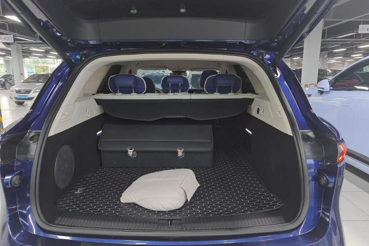 Used VOYAH FREE 2021 Four-Wheel Drive Standard Range-Extended Exclusive Luxury Package Trunk