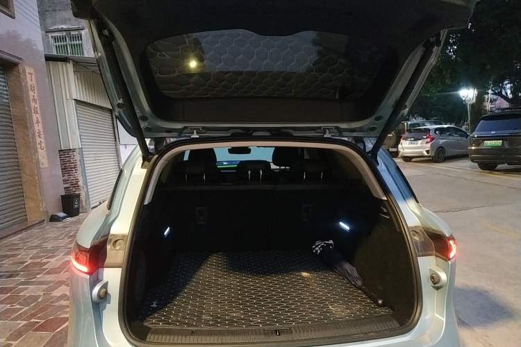 Used VOYAH FREE 2021 Four-Wheel Drive Standard Range-Extended Exclusive Luxury Package Trunk