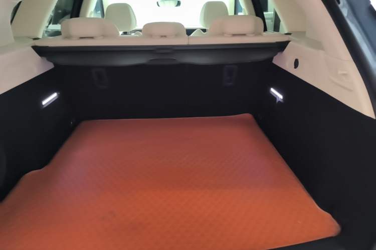 Used VOYAH FREE 2021 Four-Wheel Drive Standard Range-Extended Exclusive Luxury Package Trunk