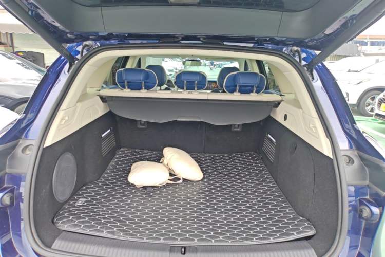 Used VOYAH FREE 2021 Four-Wheel Drive Extended-Range First Edition Commemorative Edition Exclusive Luxury Package Trunk