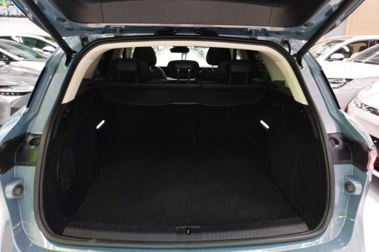 Used VOYAH FREE 2021 Four-Wheel Drive Standard Range-Extended Exclusive Luxury Package Trunk
