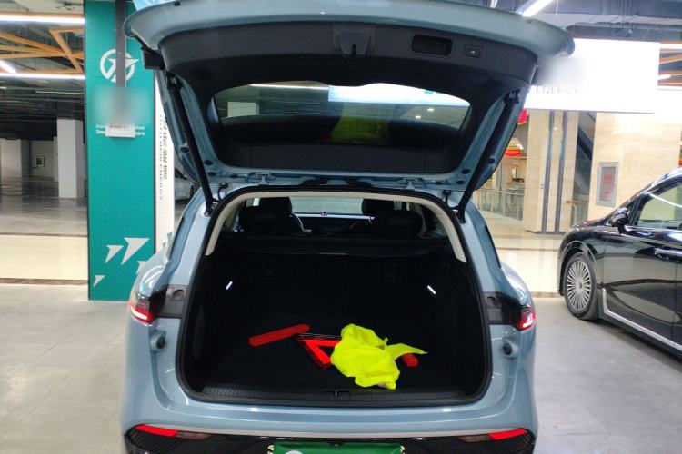 Used VOYAH FREE 2021 Two-Wheel Drive Standard Pure Electric City Edition Trunk