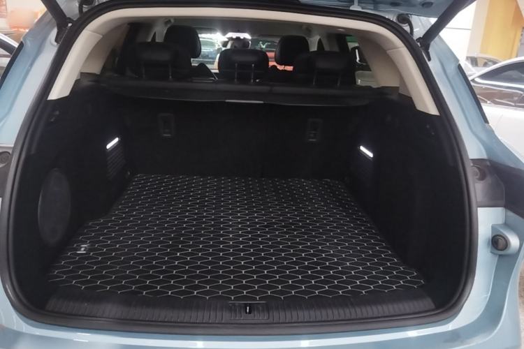 Used VOYAH FREE 2021 Four-Wheel Drive Standard Range-Extended Exclusive Luxury Package Trunk