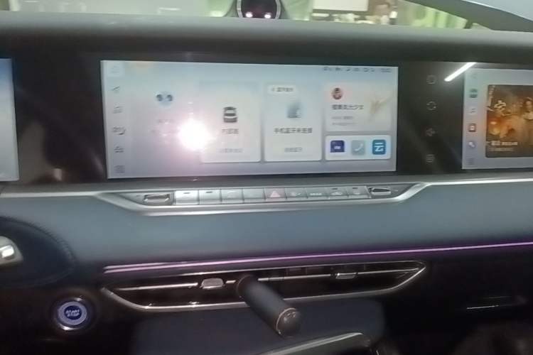 Used VOYAH FREE 2021 Four-Wheel Drive Standard Range-Extended Exclusive Luxury Package Audio And AC Panel