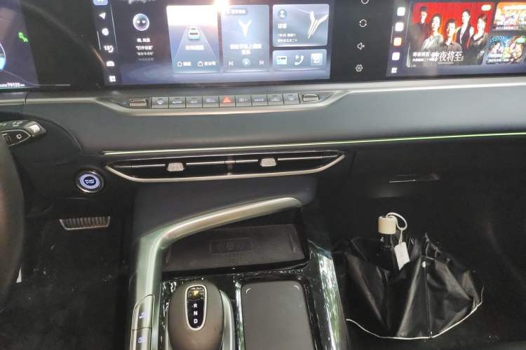 Used VOYAH FREE 2021 Two-Wheel Drive Standard Pure Electric Version Audio And AC Panel