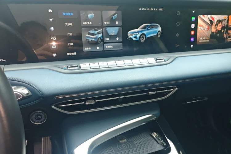 Used VOYAH FREE 2021 Four-Wheel Drive Standard Range-Extended Exclusive Luxury Package Audio And AC Panel