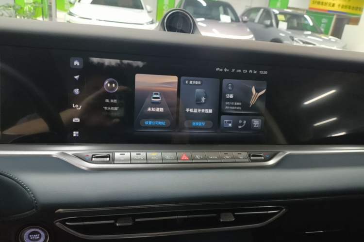 Used VOYAH FREE 2021 Four-Wheel Drive Standard Range-Extended Exclusive Luxury Package Audio And AC Panel