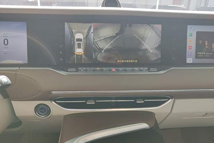 Used VOYAH FREE 2021 Four-Wheel Drive Standard Range-Extended Exclusive Luxury Package Audio And AC Panel