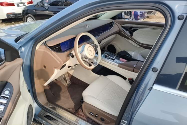 Used VOYAH FREE 2021 Four-Wheel Drive Standard Range-Extended Exclusive Luxury Package Driver Seat