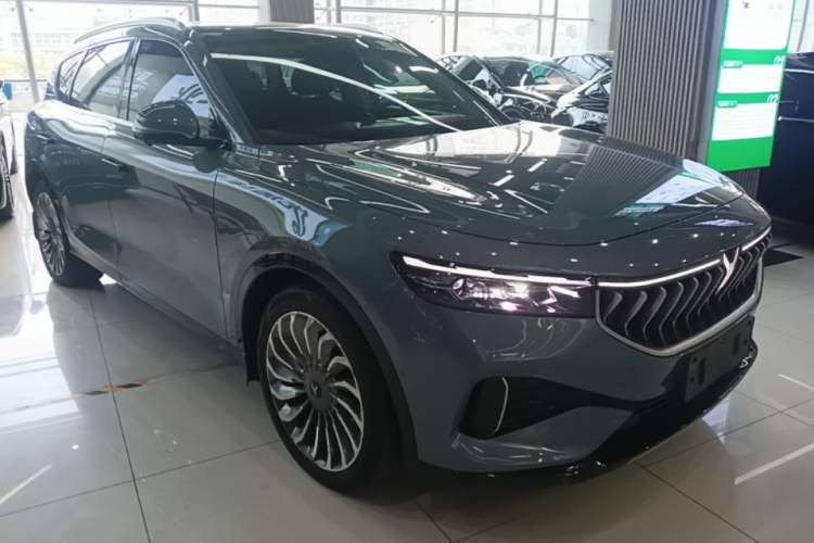 Used VOYAH FREE 2021 Four-Wheel Drive Standard Range-Extended Exclusive Luxury Package Front Right 45 Deg
