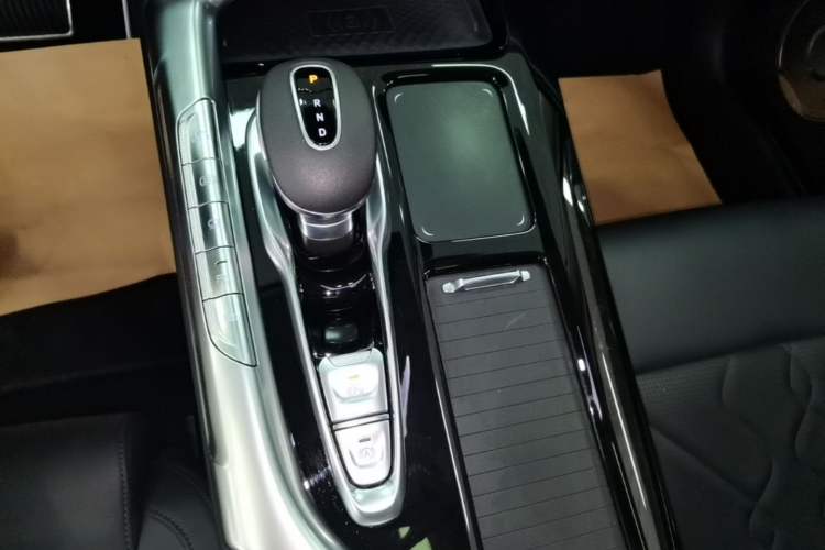 Used VOYAH FREE 2021 Four-Wheel Drive Standard All-Electric Exclusive Luxury Package Gear Lever