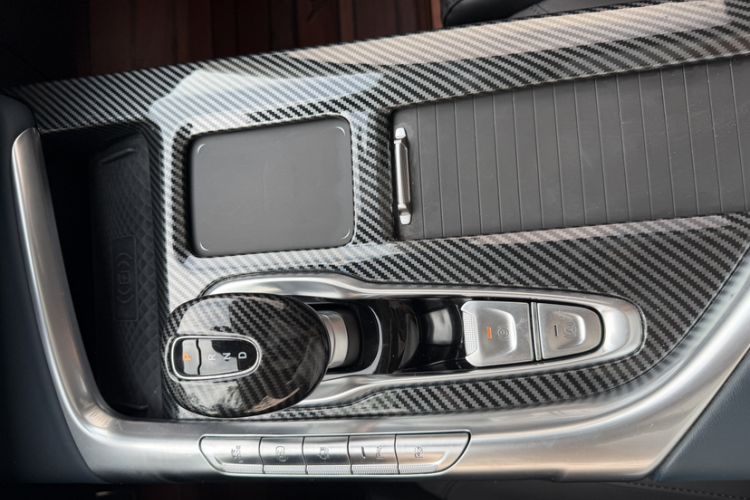 Used VOYAH FREE 2021 Four-Wheel Drive Standard Range-Extended Exclusive Luxury Package Gear Lever